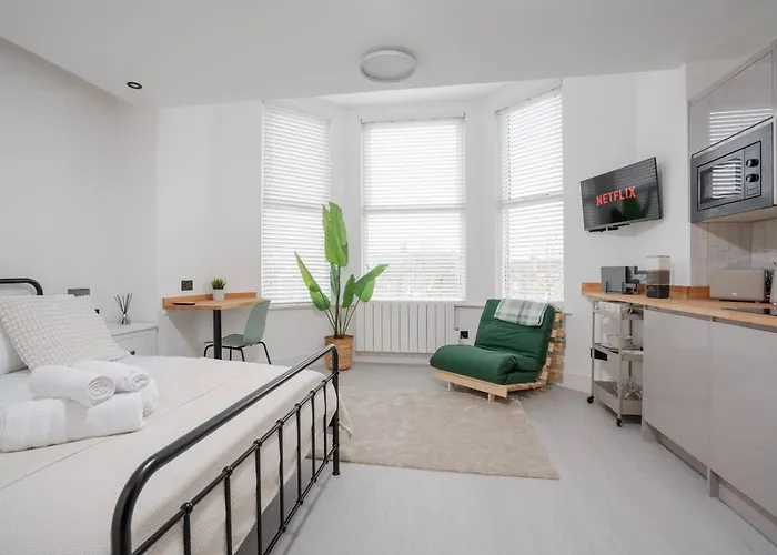 Kitchenette Wm Sofa Bed Ensuite Parking