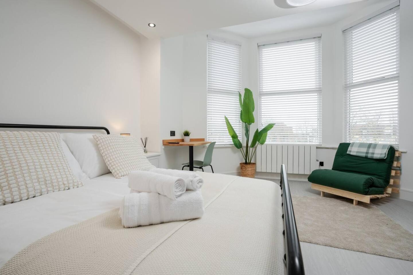 Apartment Kitchenette Wm Sofa Bed Ensuite Parking *
