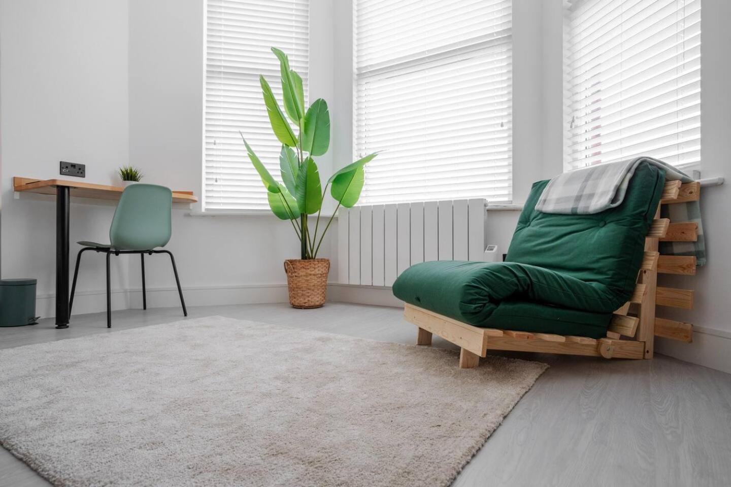 Kitchenette Wm Sofa Bed Ensuite Parking Apartment Liverpool